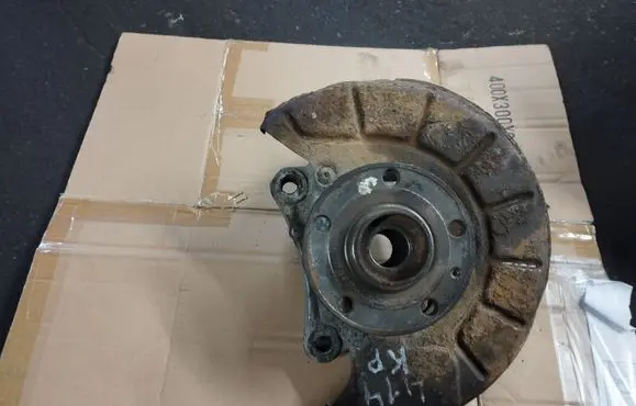 Volkswagen PASSAT B6 Front wheel hub