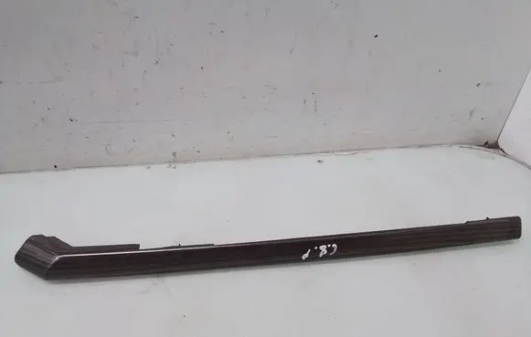 Dashboard glove box trim
