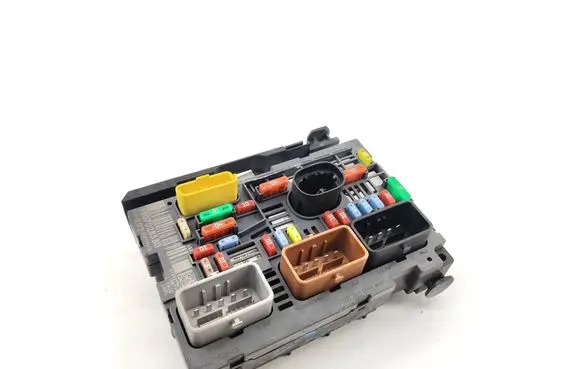 Peugeot 3008 I Fuse module 9807028580
