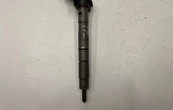 Audi A8 S8 D3 4E Fuel injector 059130277Q 040407 0445105004
