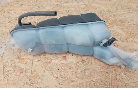 Mercedes-Benz E AMG W210 Fuel expansion tank A2105000849