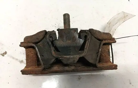 Engine mount bracket