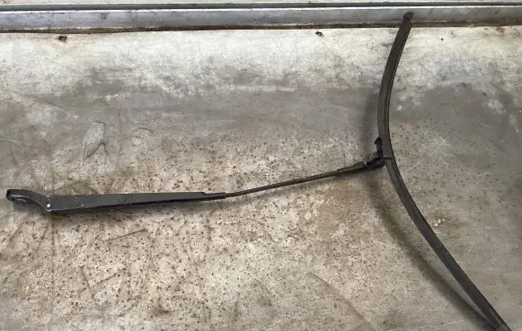 Renault Modus Front wiper blade arm 8200360824A