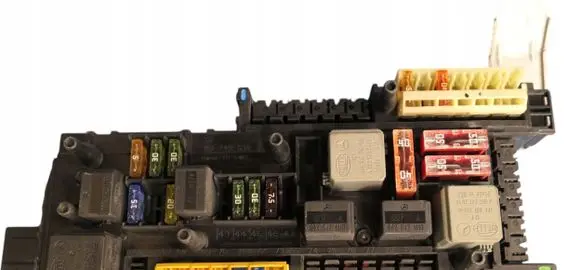 Mercedes-Benz C W204 Fuse module 748038
