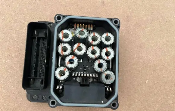 Mercedes-Benz CLS C218 X218 ABS control unit/module A2184311112