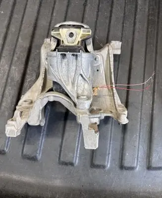 Audi A4 S4 B9 8W Engine mounting bracket 8W0399295E 8W0199371CS