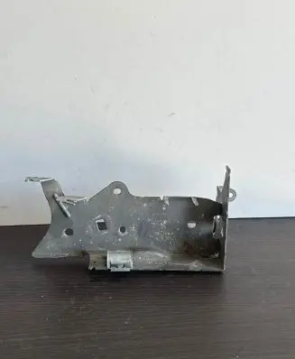 Toyota Avensis T270 Engine mounting bracket 8571719 23310110 06107108