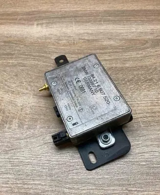BMW X5 E53 Aerial antenna amplifier 6907520 13399710
