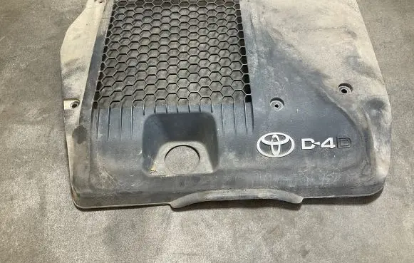 Toyota Hilux (AN10, AN20, AN30) Engine cover (trim)