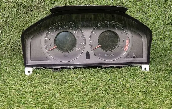 Volvo V70 Speedometer (instrument cluster) 31270898AA 36002597