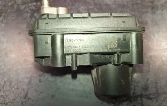 Renault Trafic III (X82) Turbo charger electric actuator 4918019700