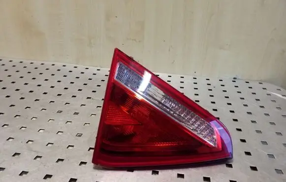 Audi A5 8T 8F Tailgate rear/tail lights 8T0945093