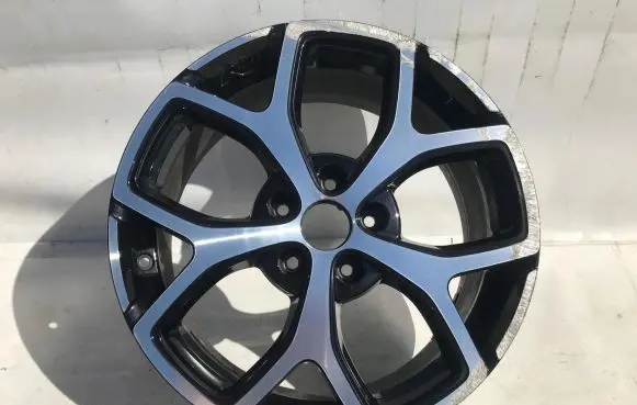 Hyundai i30 R18 alloy rim 
