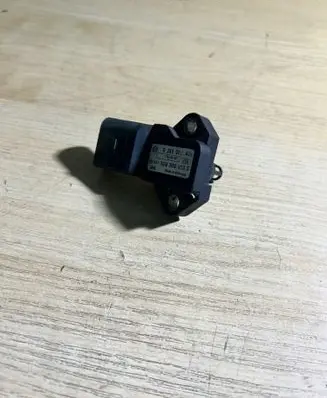 Volkswagen Golf IV Air pressure sensor 0281002401