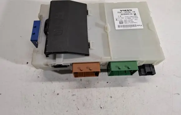 Volvo XC70 Fuse module 30765624 7G9T14C256FA