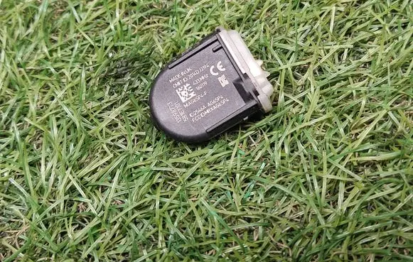 Chevrolet Cruze II Tire pressure sensor 13598773