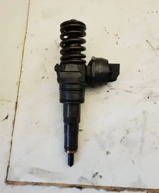 Volkswagen Caddy Fuel injector 0414720313