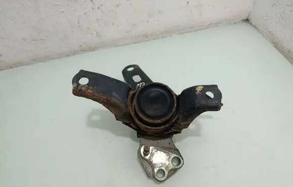 Toyota Corolla E140 E150 Engine mount bracket