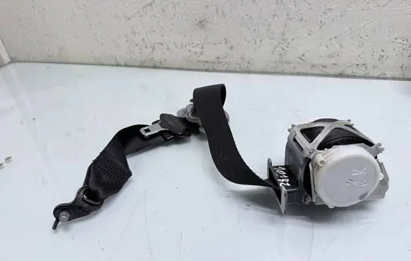 BMW 1 F20 F21 Front seatbelt 7243307 34078320D