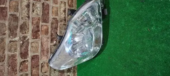 Toyota Corolla Verso AR10 Headlight/headlamp