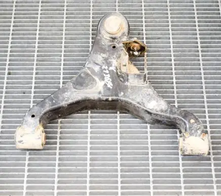 Nissan NP300 Front lower control arm/wishbone