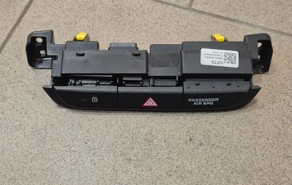 KIA Xceed Hazard light switch 93600J7000