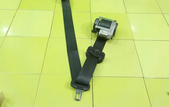 Volkswagen Golf IV Front seatbelt 6J4857705 XP244