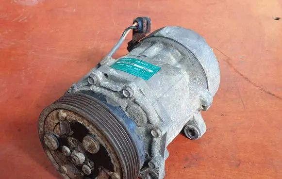 Volkswagen Caddy Air conditioning (A/C) compressor (pump) 7H0820803D