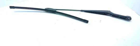 Mercedes-Benz ML W163 Front wiper blade arm