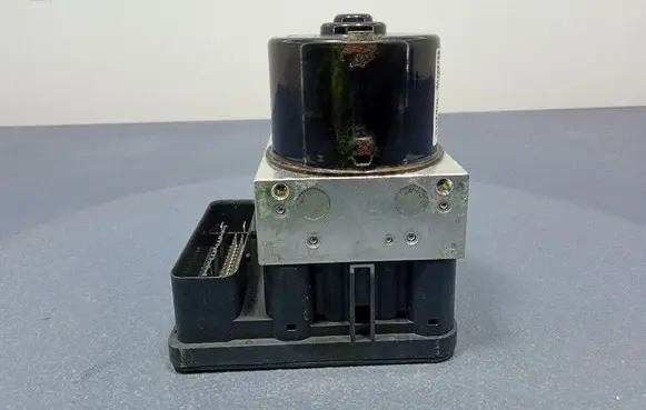 Volvo S40 ABS Pump 30794730AA