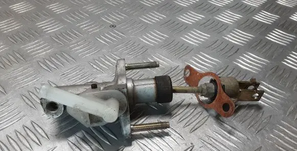 Toyota Corolla E120 E130 Clutch master cylinder 