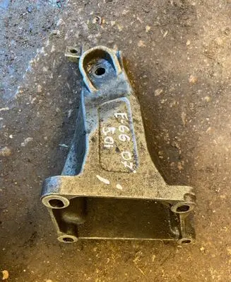 BMW 7 E65 E66 Engine mounting bracket 2211675461601 13807410 675461601