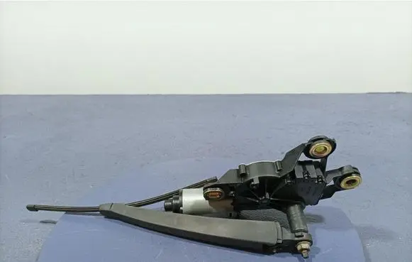 Seat Toledo III (5P) Rear window wiper motor 5P0955711B