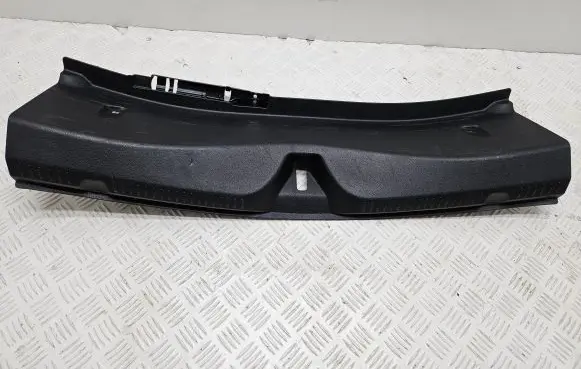Trunk/boot sill cover protection