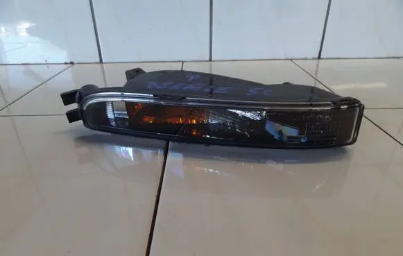 Volkswagen Beetle A5 Front bumper turn signal 