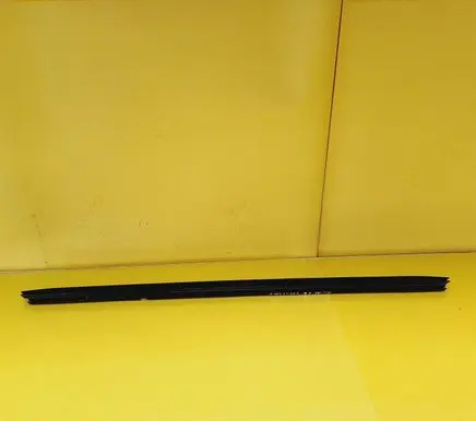 Fiat 500 Front door glass trim molding 