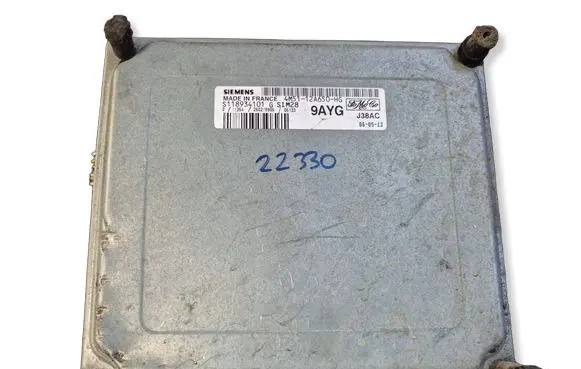 Ford Focus Engine control unit/module 4M5112A650HG S118934101