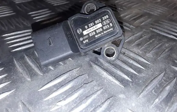 Skoda Fabia Mk2 (5J) Air pressure sensor 0281002399 038906051B
