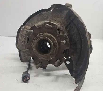 Mitsubishi Pajero Front wheel hub spindle knuckle