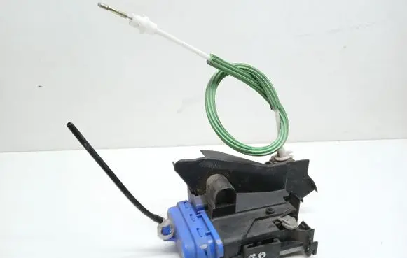 Audi A3 S3 8L Rear door lock 8D0839016A