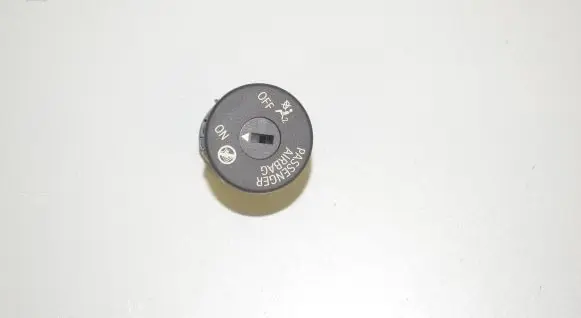 Passenger airbag on/off switch