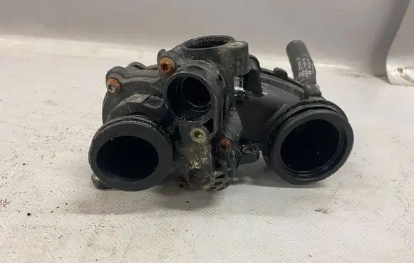 Audi Q7 4M Thermostat/thermostat housing 059121111CA