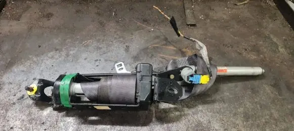 Volvo V70 Front seatbelt 8665872