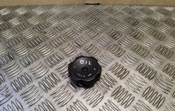 Mitsubishi Pajero Oil filler cap 