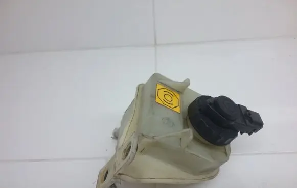 Brake fluid reservoir