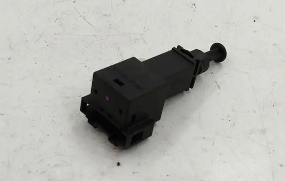 Volkswagen Golf IV Brake pedal sensor switch