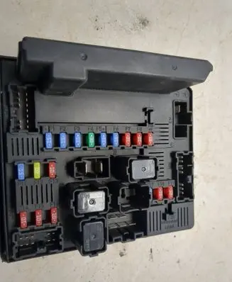 Nissan Qashqai Fuse module 284B7JD02C 522753F01 8927672065
