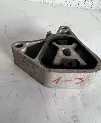 Mercedes-Benz A W176 Engine mount bracket A2462400809