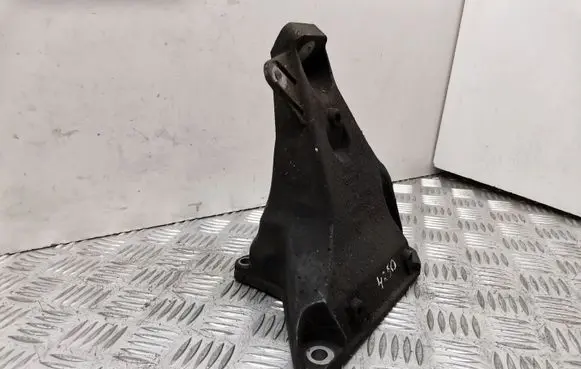 Volkswagen PASSAT B5.5 Engine mounting bracket 8D0199308AG