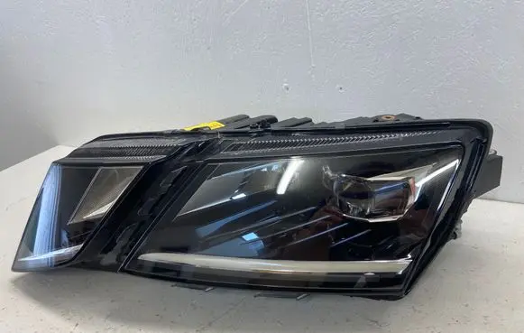 Skoda Octavia Mk3 (5E) Headlight/headlamp 5E1941015E 030110423107 LE15A6369